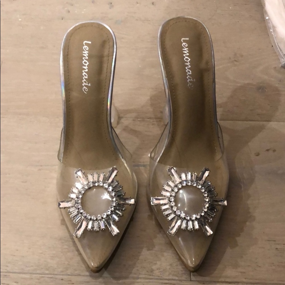 Plexi pump with diamond pendent